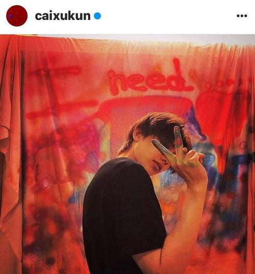 蔡徐坤聚会爆料视频,揭秘明星私下生活片段